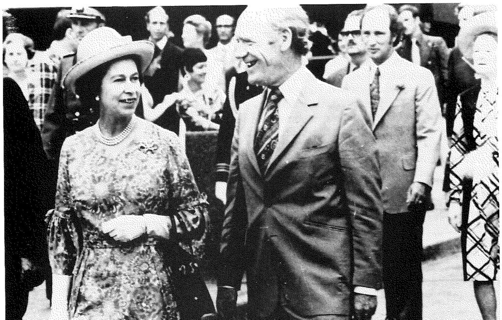 Mitchell Sharp accompanies 5 Queen Elizabeth E Il at theo opening of the Pearson Building, dune,