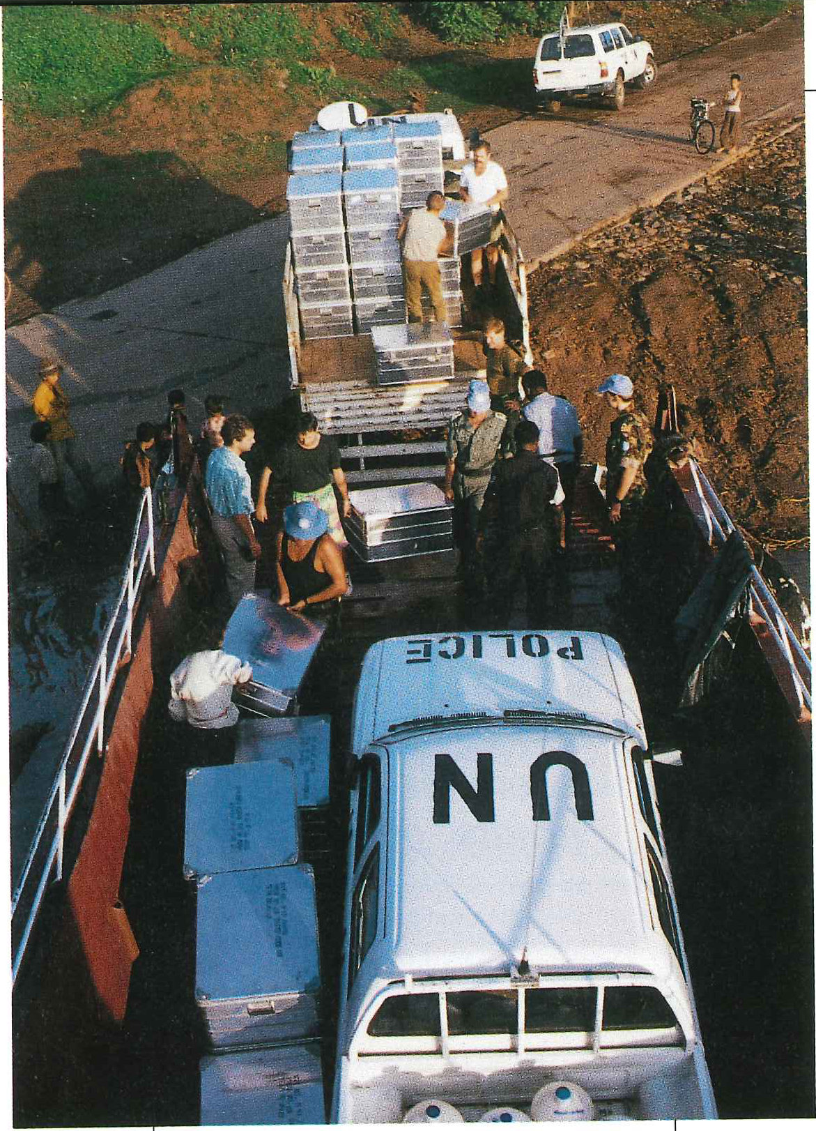 Unloading ballot boxes in Kroch Chhmar.