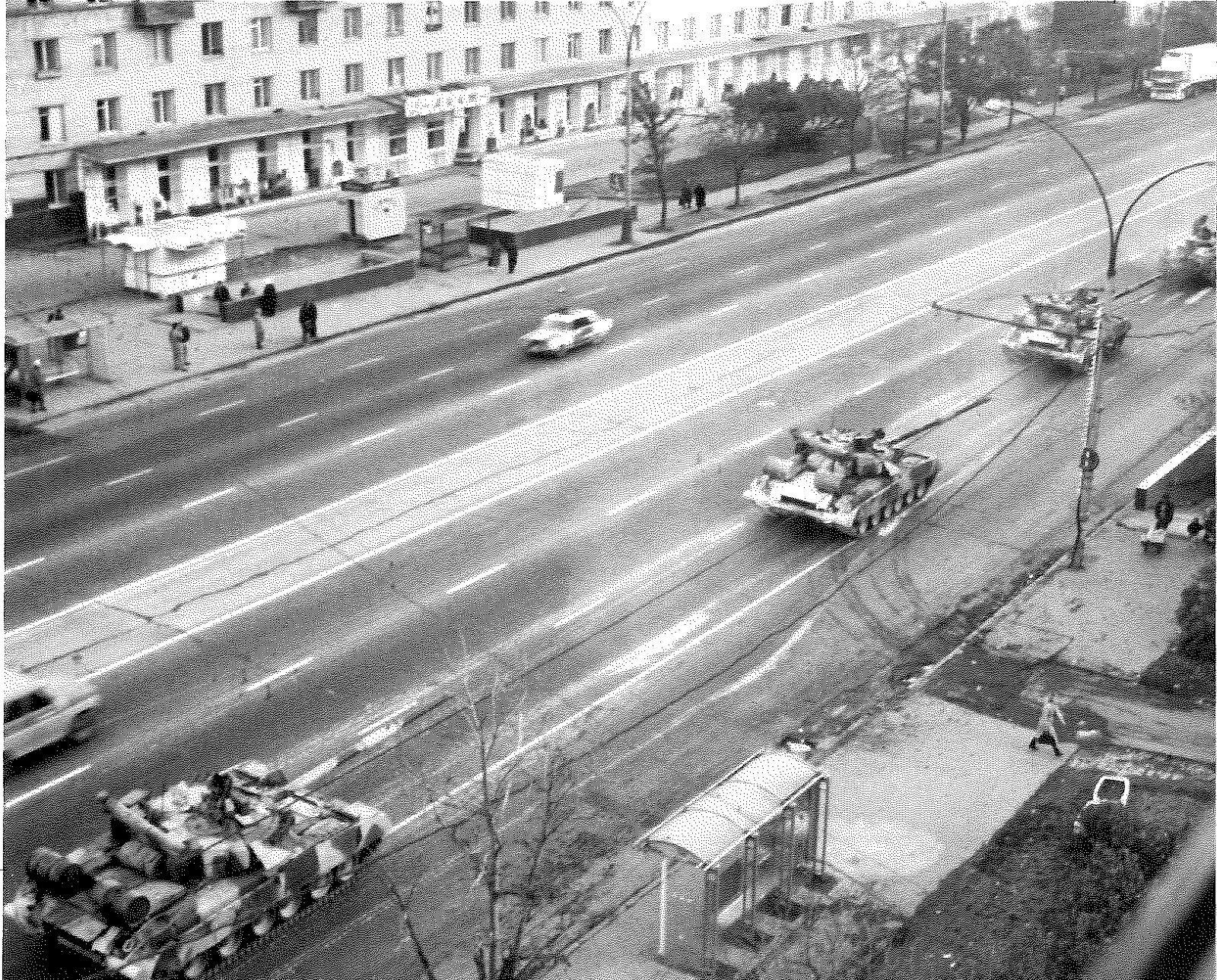 Tanks on Kutuzovski.