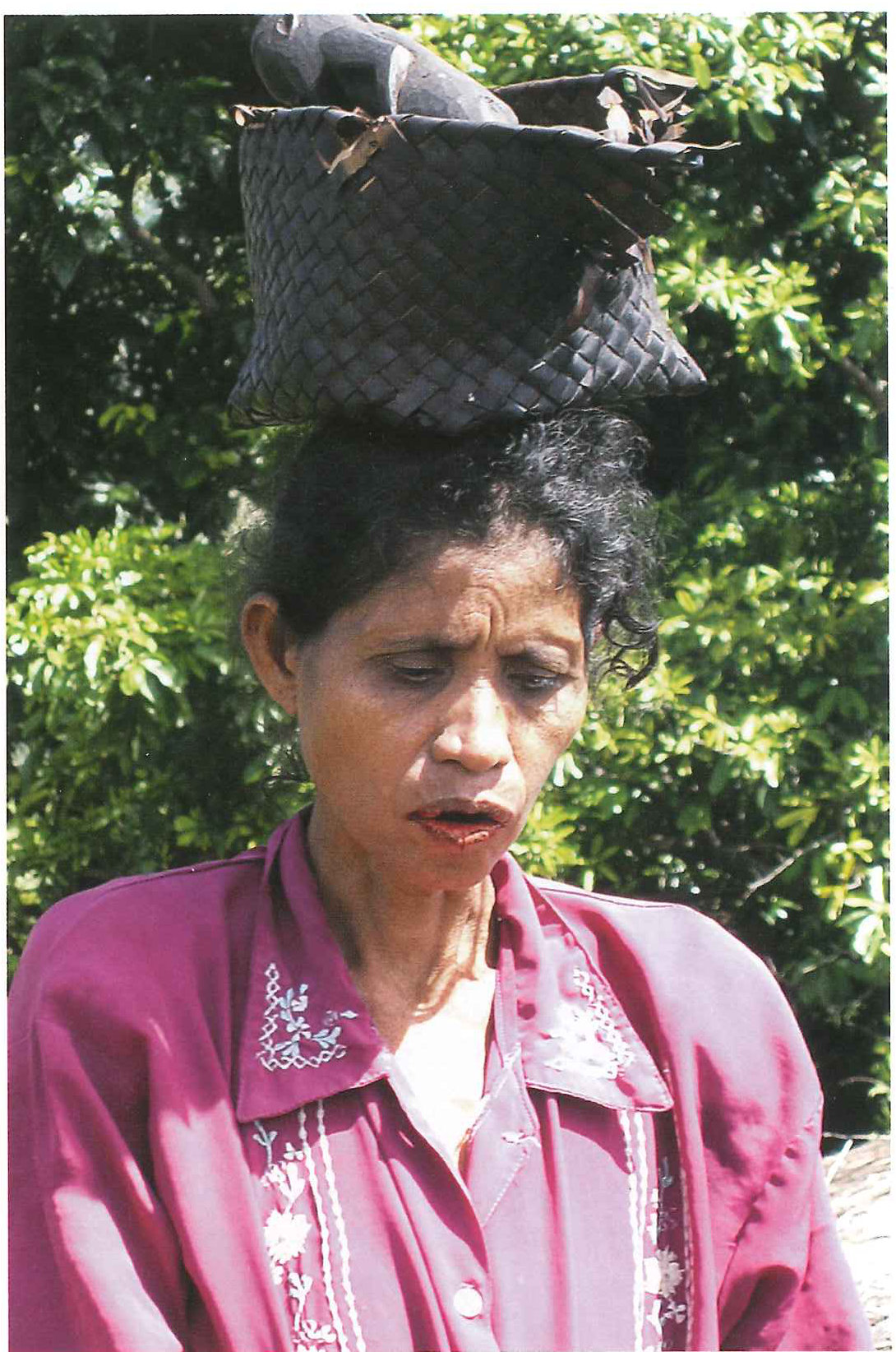 (above) Sumba woman, West Sumba