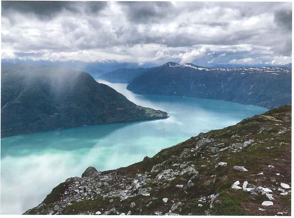 Mention honorable — Il faut que tombe un peu de pluie, Lustrafjord, Norvège, par Bob Paquin
